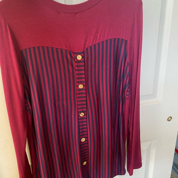 Trendy, lightweight and comfortable long sleeve - Picture 2 of 3